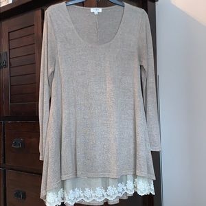 Women’s long sleeve dressy top